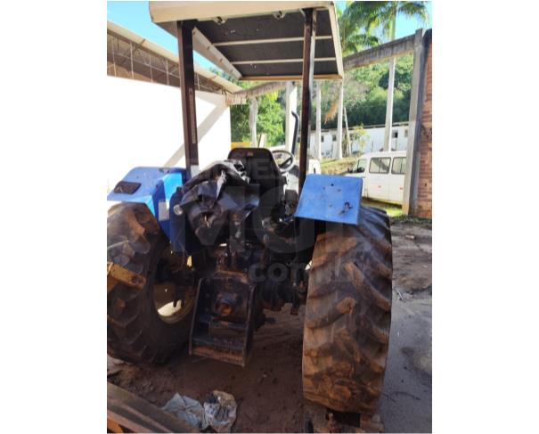 Foto de PORCIÚNCULA/RJ - Trator Agricola New Holland modelo TL60E