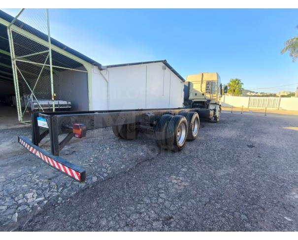 Foto de ITAÚNA MG - CAMINHÃO NO CHASSI TRUCADO  - VW 24.250 CLC 6X2 - NO DOCUMENTO ESTÁ COMO CARROCERIA FECHADA