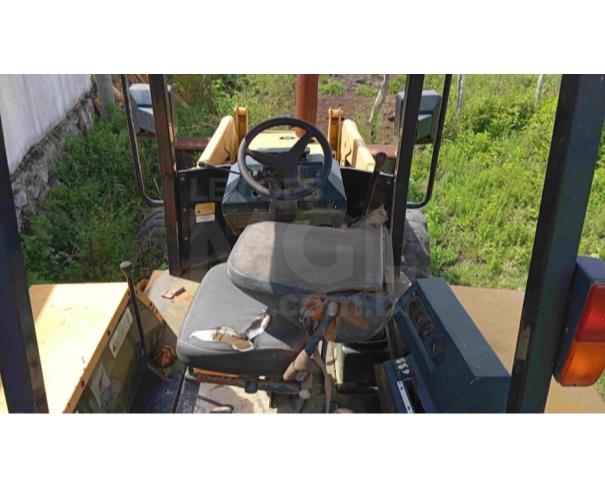 Foto de ANTÔNIO CARDOSO/MG - Retroescavadeira Massey Ferguson