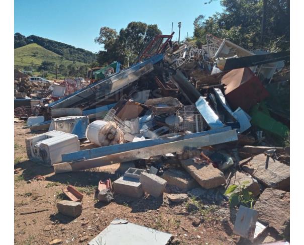 Foto de BRAZÓPOLIS/MG - Lote de Sucata Ferrosa