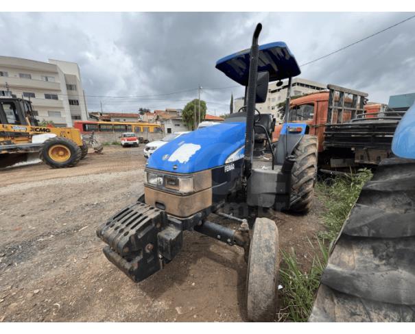 Foto de CLÁUDIO/MG- Trator Agrícola New Holland, modelo TL75E.