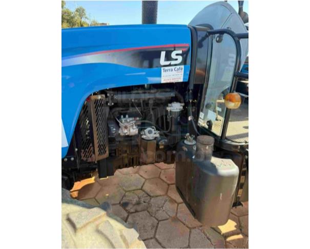 Foto de IBITURUNA/MG - Trator LS U80 R, série do motor C91502666A