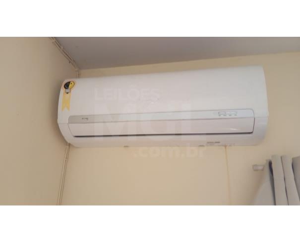 Foto de UBÁ/MG- Aparelho de ar condicionado marca Midea 12000 BTUS 