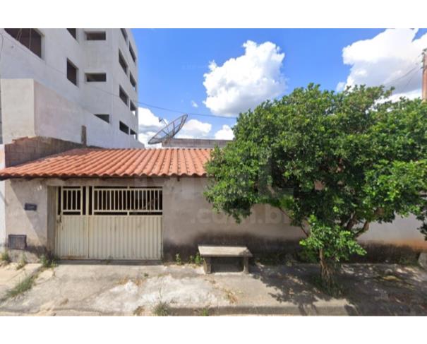 Foto de CARMO DO CAJURU/MG — [Fração ideal de 1/6 sobre] Casa residencial no bairro Nossa Senhora do Carmo