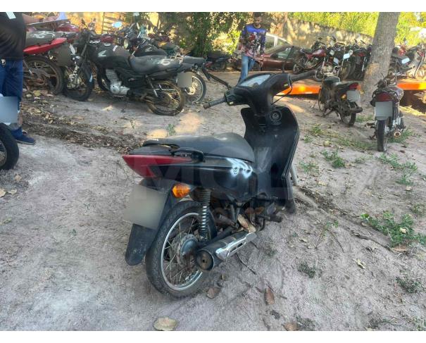 Foto de ARAGUAPAZ/GO - Motocicleta HONDA C100 Biz ES - PARA RETIRADA DE PEÇAS - MOTOR INSERVÍVEL