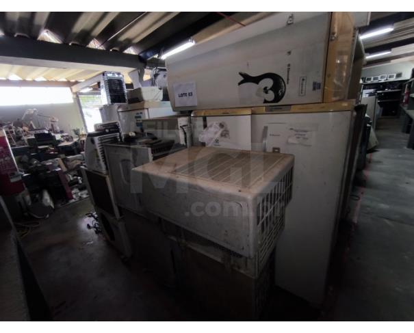 Foto de Brasília/DF - SUCATA DE ESTUFAS, AR CONDICIONADOS, GELADEIRAS, BEBEDOUROS, MICRO-ONDAS, FOGÃO E AUTOCLAVES E EQUIPAMENTOS EM GERAL.