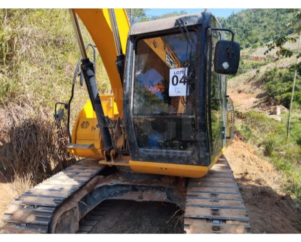 Foto de Águia Branca /ES- Escavadeira Hidráulica JCB, modelo JS130 LC, motor 99HP