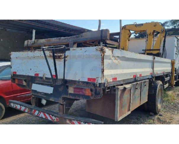 Foto de CARANDAÍ/MG - Caminhão MERCEDES-BENZ Atron 1319 - 2016/2016 - Com guindaste, cabine suplementar e carroceria
