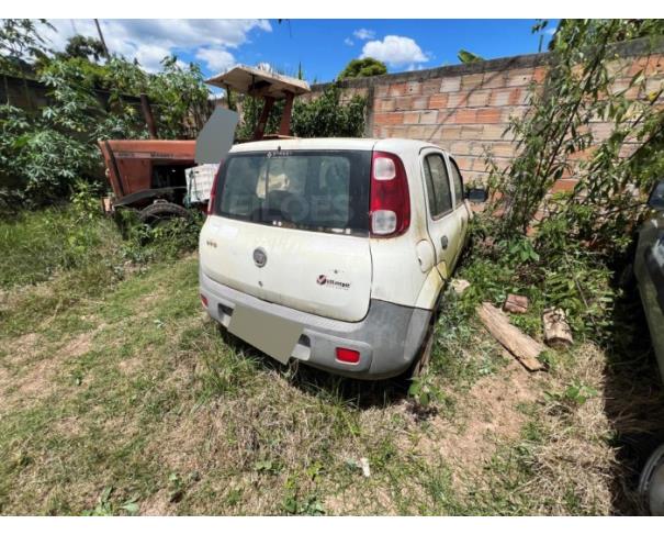 Foto de SERRA AZUL DE MINAS/MG- (CARRO) Fiat / Uno Vivace 1.0