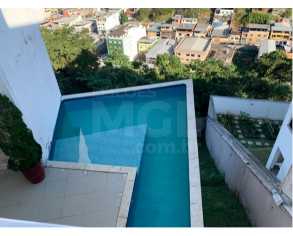 Foto de JUIZ DE FORA/MG — Casa com 5 quartos (duas suítes com closet) no bairro Estrela Sul 
