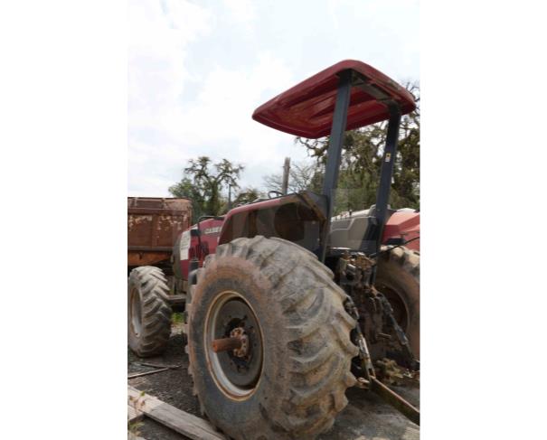 Foto de BELA VISTA DO TOLDO/SC - Trator agrícola Case IH, modelo Maxxum, cor vermelho