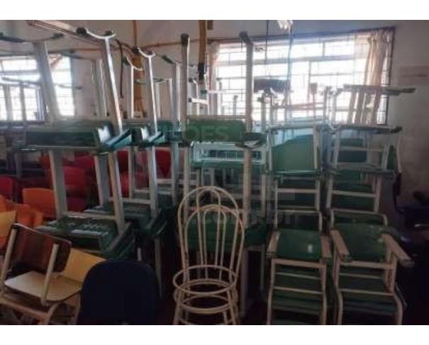 Foto de CRUZÁLIA/SP - CADEIRAS E MESAS ESCOLARES INSERVIVEIS