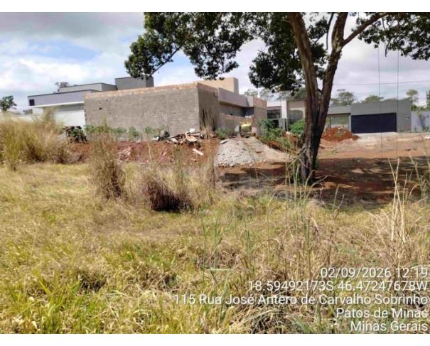 Foto de PATOS DE MINAS/MG - Lote urbano com área de 1.186,02 m², localizado na Rua Agostinho Rodrigues Galvão, bairro Afonso Queiroz