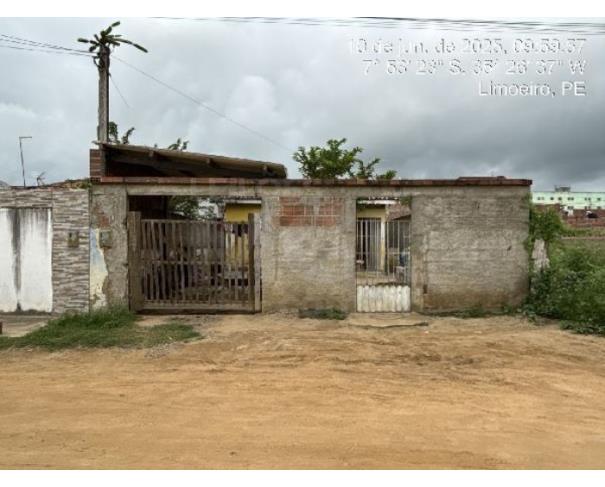 Foto de LIMOEIRO/PE — Casa com 3 quartos 1 Vaga na Garagem (F8444413339824)