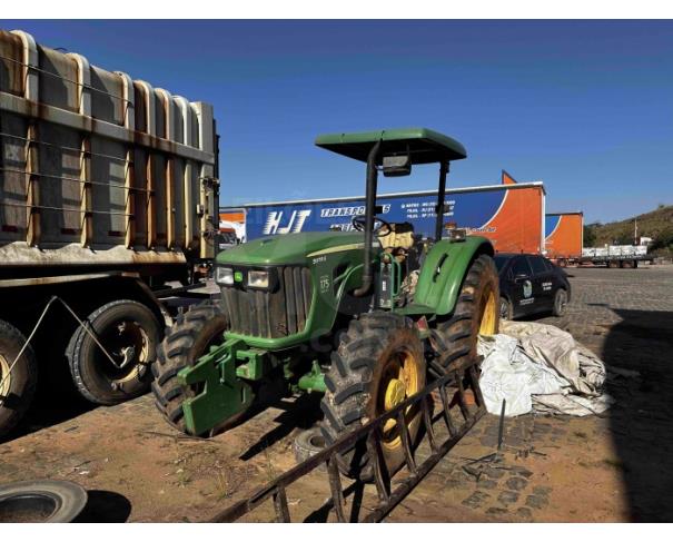 Foto de PIRAPETINGA/MG - Trator John Deere