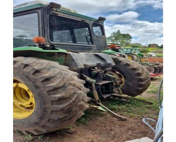 Foto de CAMPESTRE DA SERRA/RS - Trator Agrícola Cabinado John Deere– modelo 5600 – 4x4
