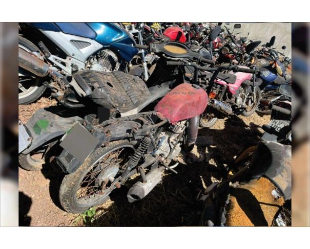 Foto de ARAGUAPAZ/GO - Lote com 04 motos e 1 carro - SUCATAS PARA DESTRUIÇÃO