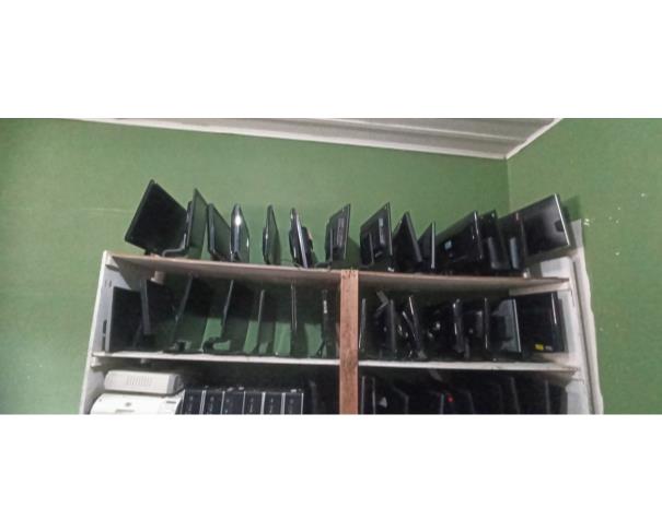 Foto de COLOMBO/PR - Sucatas diversas de TI, microcomputadores, monitores, impressoras, telefones