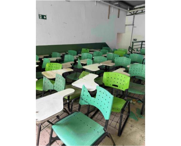 Foto de CARMO DE MINAS/MG - Carteiras escolares e fogão a gás e etc