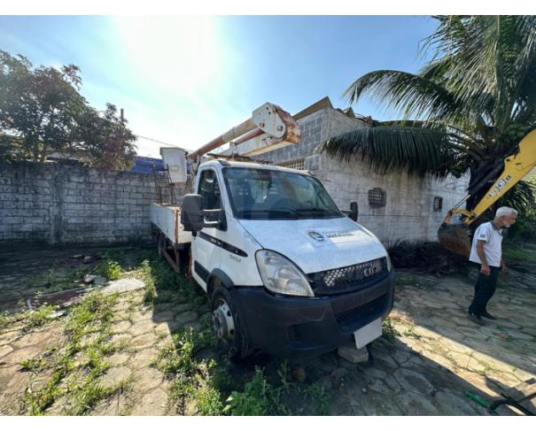 Foto de Marataízes/ES- Caminhão- Iveco Daily 70C17HDCS, com cesto aéreo e carroceira operacional marca GUITON- 2015/2015