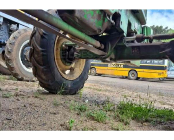 Foto de CAMPESTRE DA SERRA/RS - Trator Agrícola Cabinado John Deere– modelo 5600 – 4x4