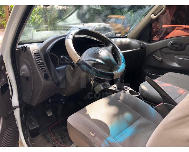 Foto de LOTE 001 - CARGA / CAMINHONETE HYUNDAI/HR HDB - BM 756