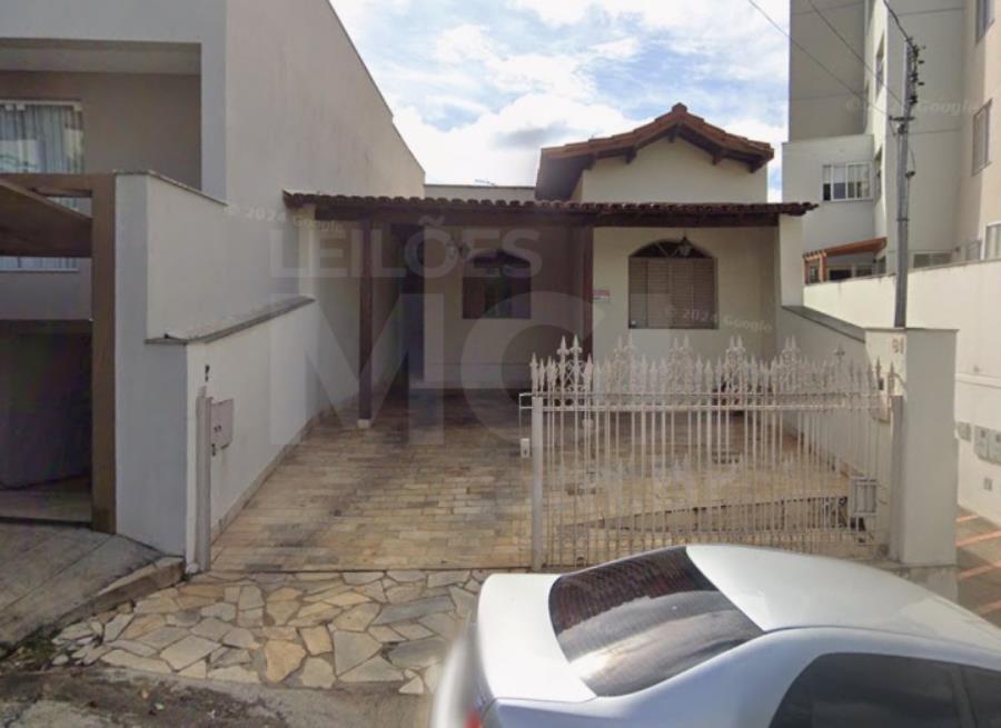 Imagem do imóvel BOM DESPACHO/MG - [Dos direito reais titulados pelos executados na condição de nu-proprietários, correspondente a fração de 2/7 sobre] casa área 375m². IMÓVEIS | MG