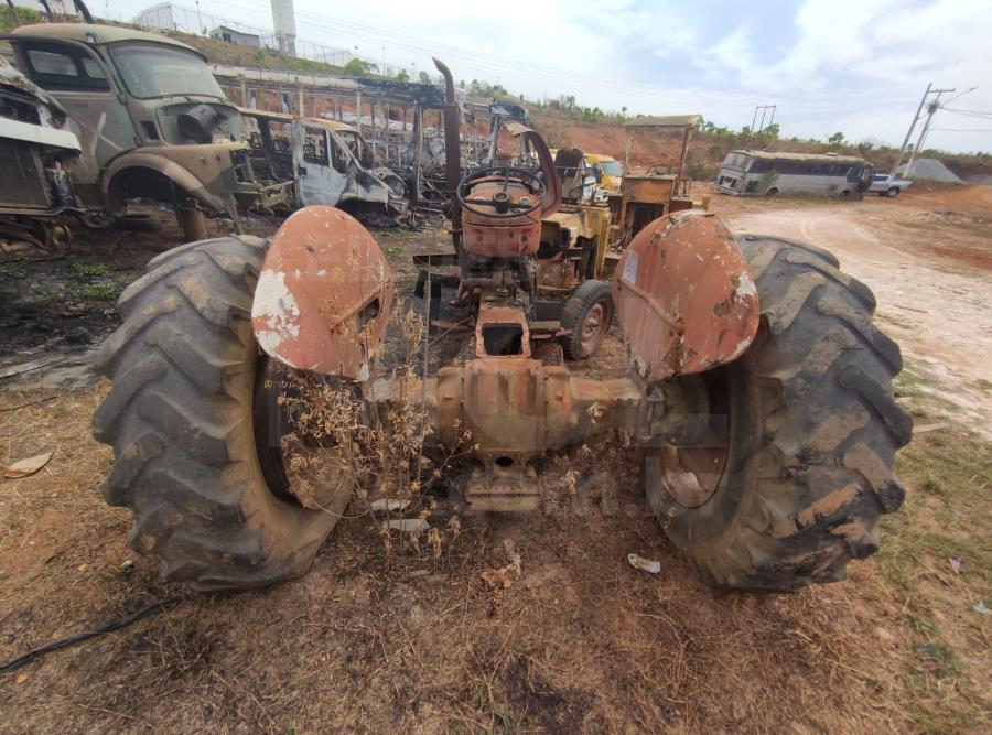 TRÊS CORAÇÕES/MG - TRATOR MASSEY FERGUSON 65X-P73568 Trator de Pneus em ...