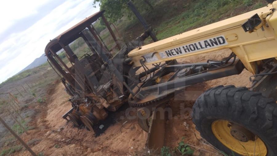 VIRGEM DA LAPA/MG - Motoniveladora New Holland modelo 140B