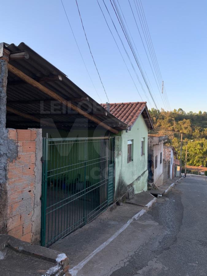 SANTANA DO JACARÉ/MG — Casa com lote de 169,15,50m² no Centro. IMÓVEIS | MG, localizado em Santana Do Jacaré - MG, bairro Centro