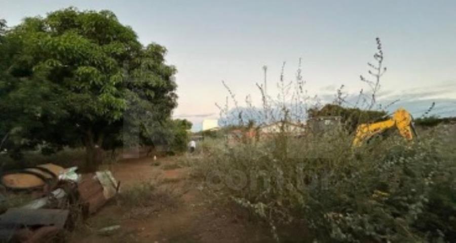 JANAÚBA/MG — Terreno com 910,88m² no Bairro Planalto EXTRAJUDICIAL DE IMÓVEIS, localizado em Janaúba - MG, bairro Planalto