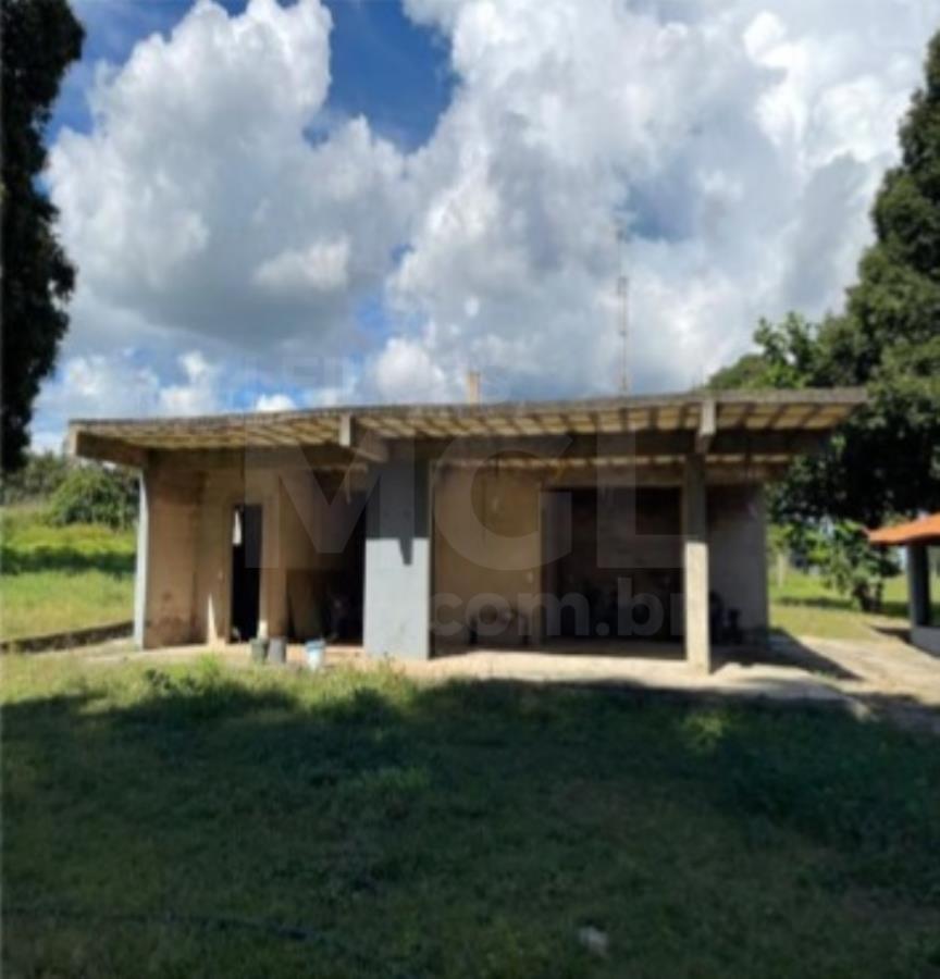 ARINOS/MG GLEBA DE TERRAS NA FAZENDA RIO CLARO COM ÁREA DE 99,90,00HA LEILÃO EXTRAJUDICIAL DE IMÓVEIS, localizado em Arinos - MG