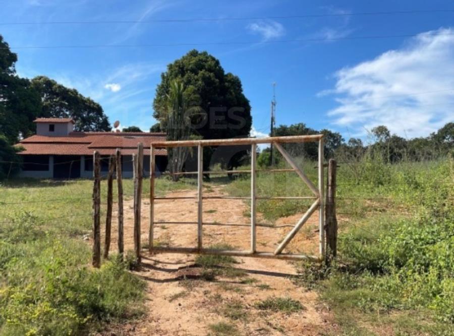 ARINOS/MG GLEBA DE TERRAS NA FAZENDA RIO CLARO COM ÁREA DE 99,90,00HA LEILÃO EXTRAJUDICIAL DE IMÓVEIS, localizado em Arinos - MG