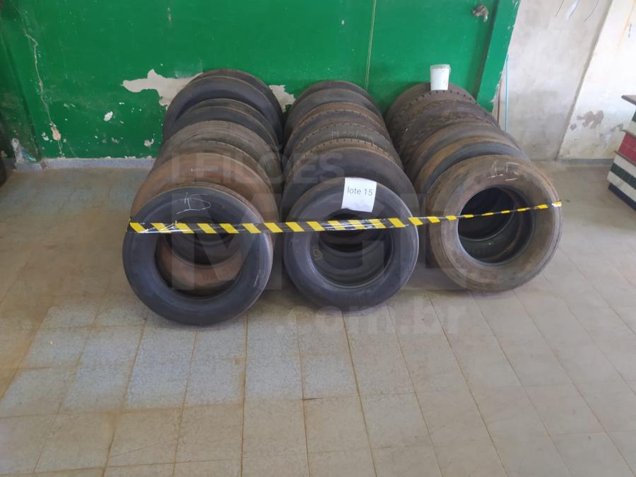 ARAGUARI/MG 26 PNEUS EM BOM ESTADO PARA RODAR 295 E 275 - PA1752 Pneus ...