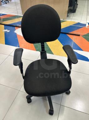 ITAUNA/MG- 69 CADEIRAS COM BRAÇO