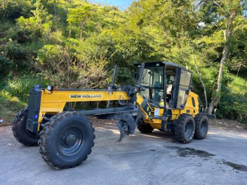 JUIZ DE FORA MG - MOTONIVELADORA NEW HOLLAND RG140B ANO 2011/2011