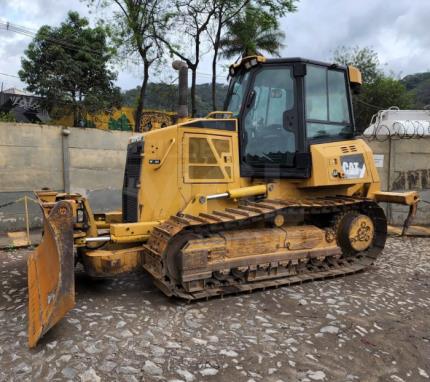 TRATOR DE ESTEIRAS CATERPILLAR D6K ANO 2011 HORÍMETRO 7.560
