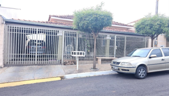 PIACATU/SP — Casa residencial e seus respectivo lote com área de 270,00m²