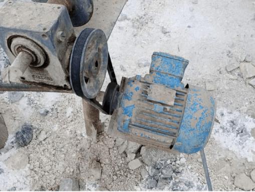 FORMIGA/MG - 02 Motores, sem marca aparente, de 5 CV e trifásicos