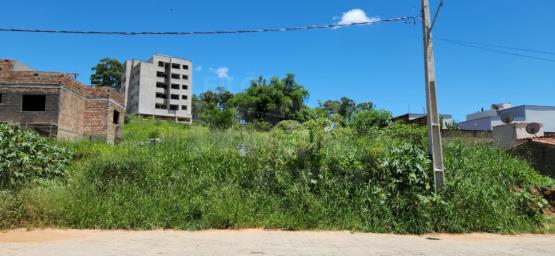 OLIVEIRA/MG IMÓVEL SITUADO NO BAIRRO ACÁCIO RIBEIRO COM ÁREA DE 438,00 M2