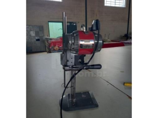 LAGOA DA PRATA/MG - Máquina de cortar tecido SINGER faca 10''
