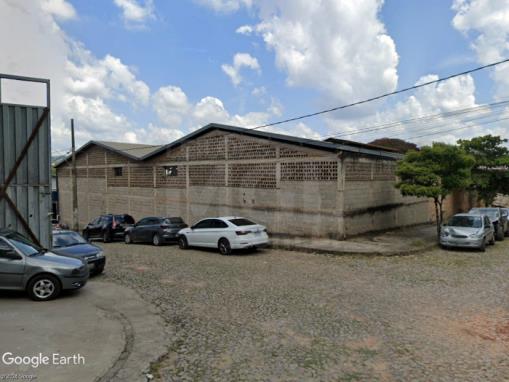 ITAÚNA/MG — Galpão com Lote com 403m² no Bairro Universitário