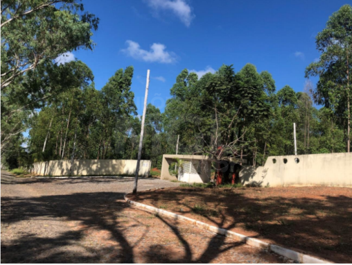 SÃO SEBASTIÃO DO OESTE/MG – Lote com a área de 600,00 m², situado no Condomínio Cachoeira das Pedras, no lugar denominado Mendonças