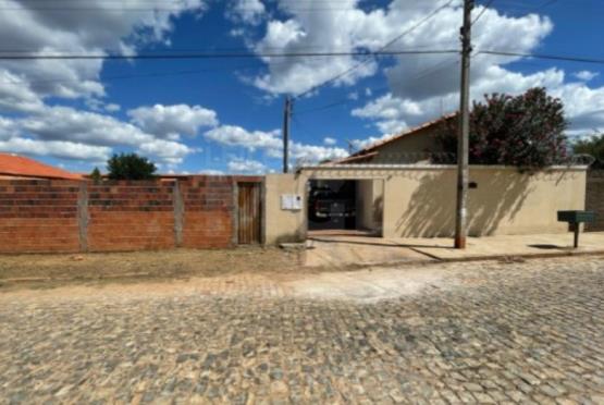 MANGA/MG – Casa com a área de 59,50m², situada no bairro Nova Era