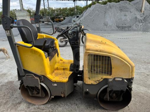 IBIRITÉ/MG-ROLOS CONJUGADO WACKER RD-12 2010