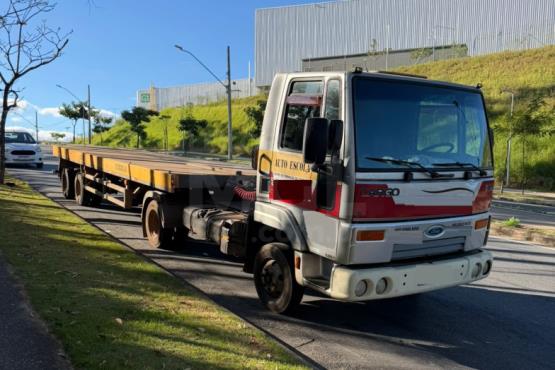 BELO HORIZONTE/MG CONJUNTO FORD CARGO 816 RODOMOURA - CAVALO TRATOR COM A PRANCHA 02 EIXOS