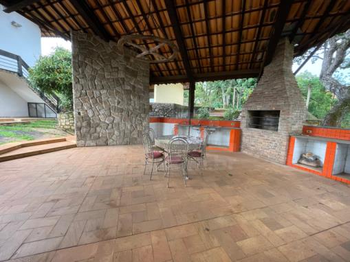IGARAPÉ/MG - Casa com a área de 180,00m² e seu lote com a área de 2.150,00m², situado no Condomínio Fazenda Solar