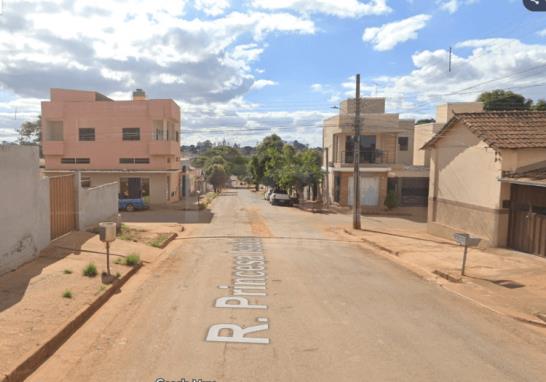 ABAETÉ/MG - Casa e respectivo lote área 560,00m² no Centro