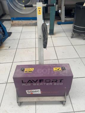 ITAÚNA/MG - BATEDOR DE TAPETE EM PERFEITO ESTADO - PA13029