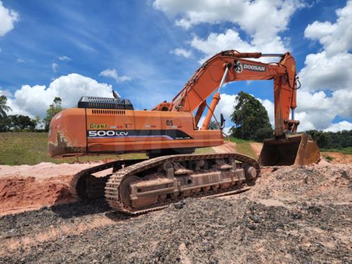 ESCAVADEIRA HIDRÁULICA DOOSAN 500 SOLARIS ANO 2011
